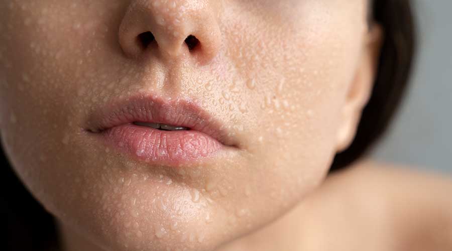 Bổ sung đủ độ ẩm sẽ giúp da luôn được tươi sáng, khỏe mạnh