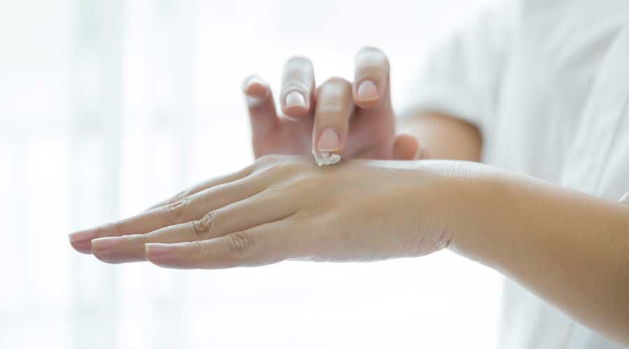 Nên thử một lượng nhỏ sản phẩm ra vùng da tay trước khi sử dụng để đảm bảo an toàn
