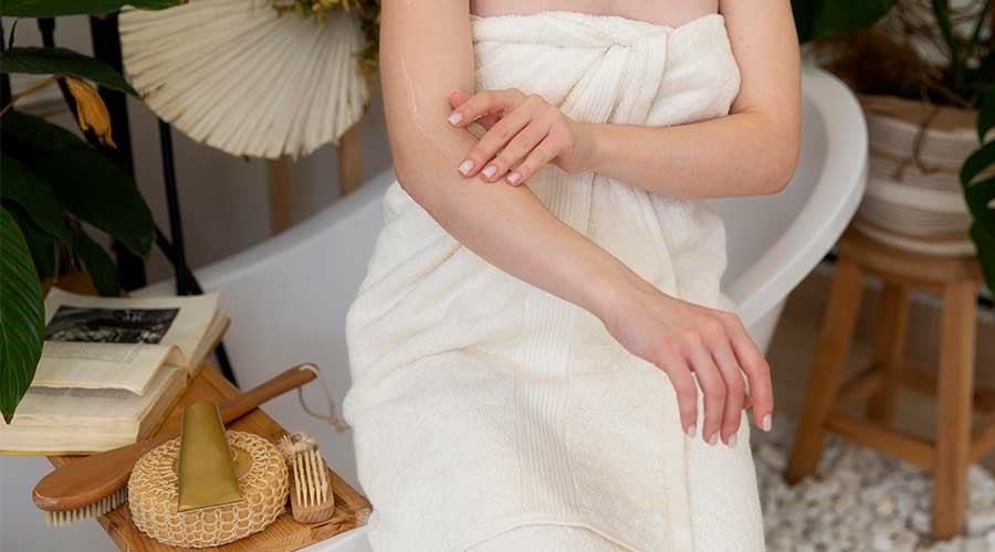 Da cơ thể cũng cần được chăm sóc, bảo vệ như da mặt