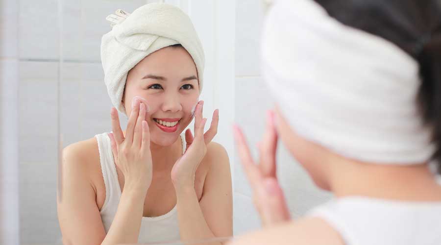 Ngoài việc làm sạch thì sữa rửa mặt cấp ẩm cũng đem đến nhiều công dụng tốt cho làn da