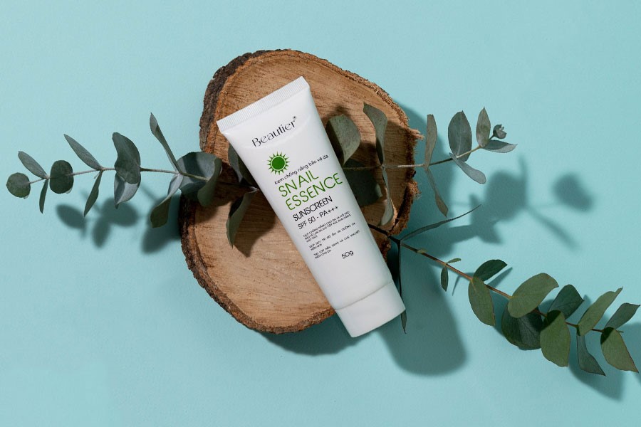 Kem chống nắng bảo vệ da Snail Essence Sunscreen với nền kem không trọng lượng