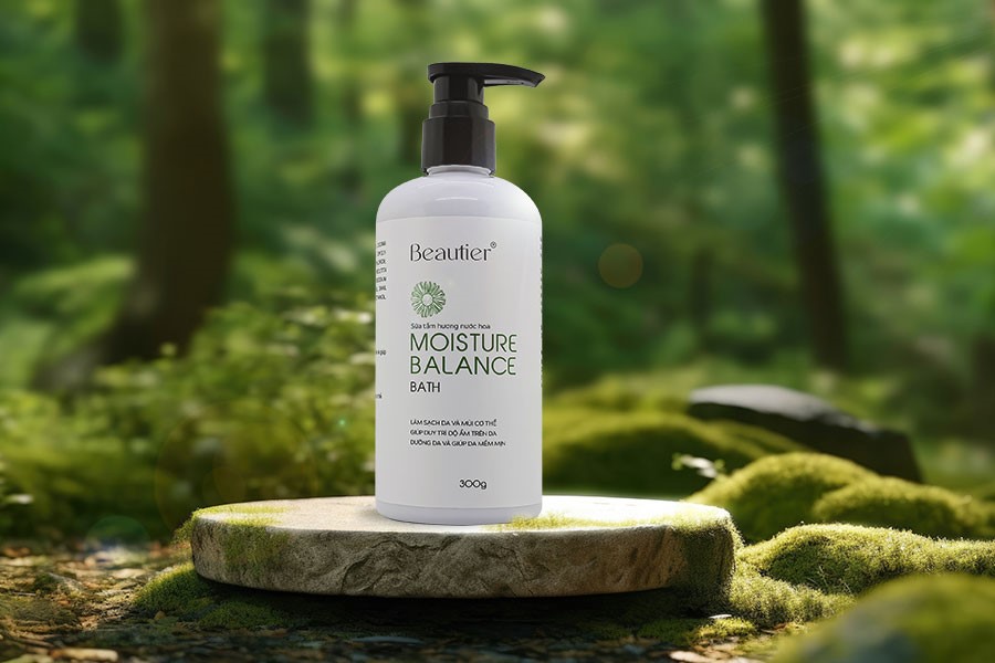 Sữa tắm Moisture Balance Bath giúp loại bỏ vi khuẩn, làm sạch da và ngăn ngừa mụn cơ thể