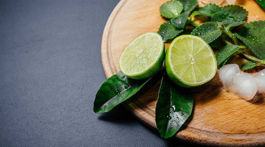 Chanh, lá trà xanh và tinh chất vỏ bưởi rất tốt cho mái tóc